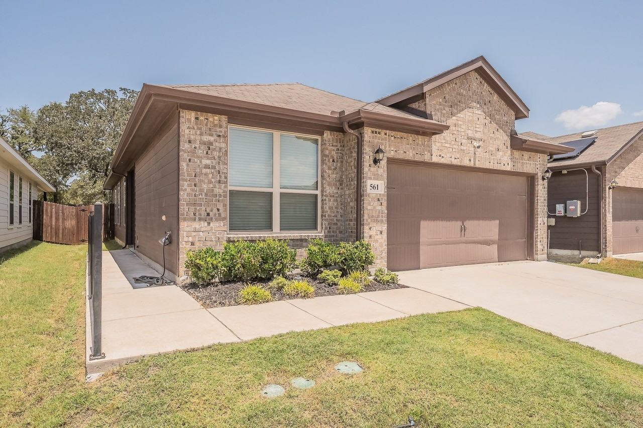 561 Concho St - Photo 3 of 35