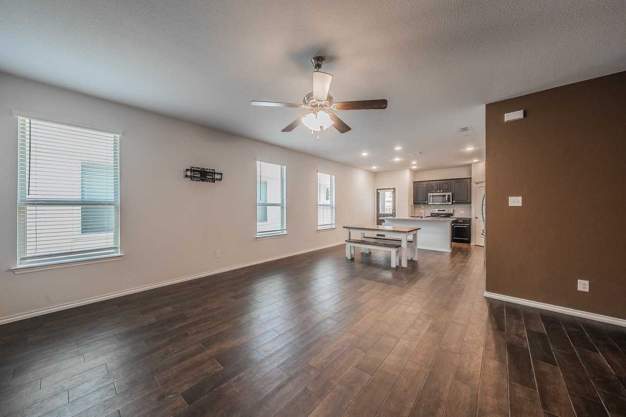 561 Concho St - Photo 5 of 35