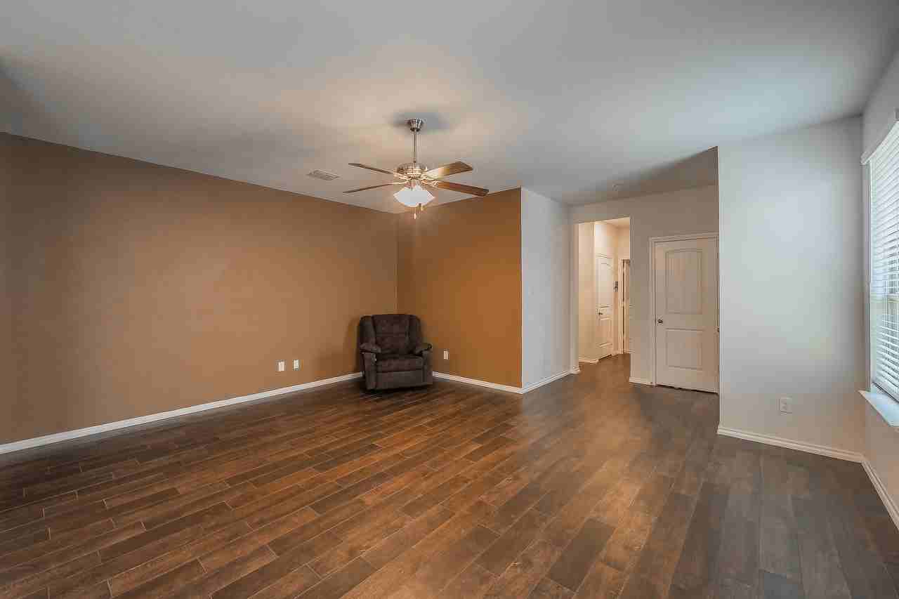 561 Concho St - Photo 7 of 35