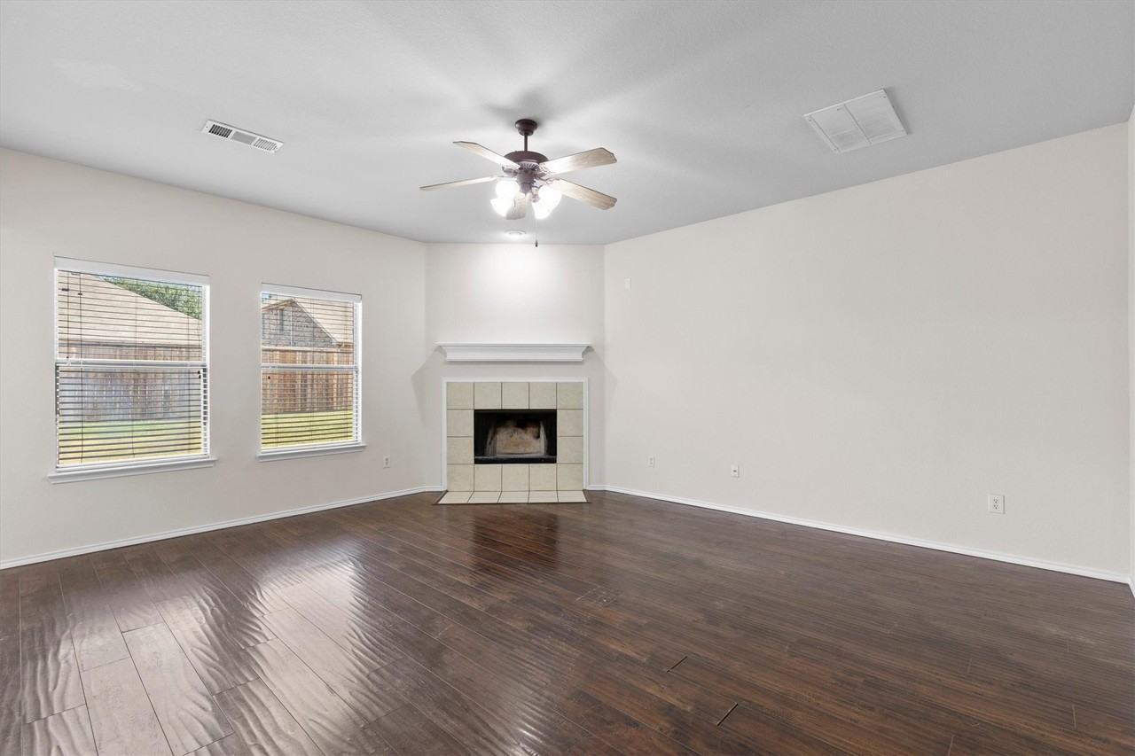 3200 Nandina St - Photo 3 of 21