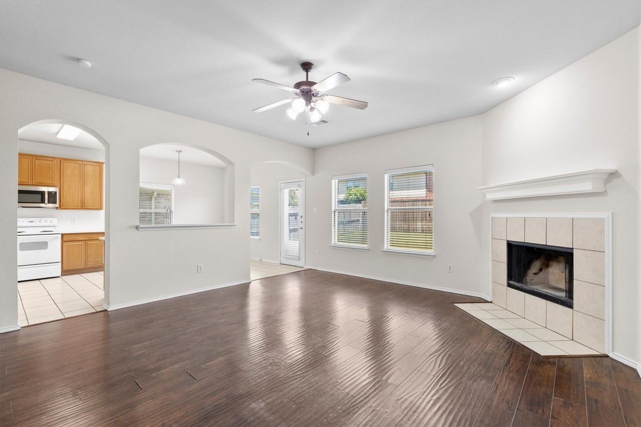3200 Nandina St - Photo 4 of 21
