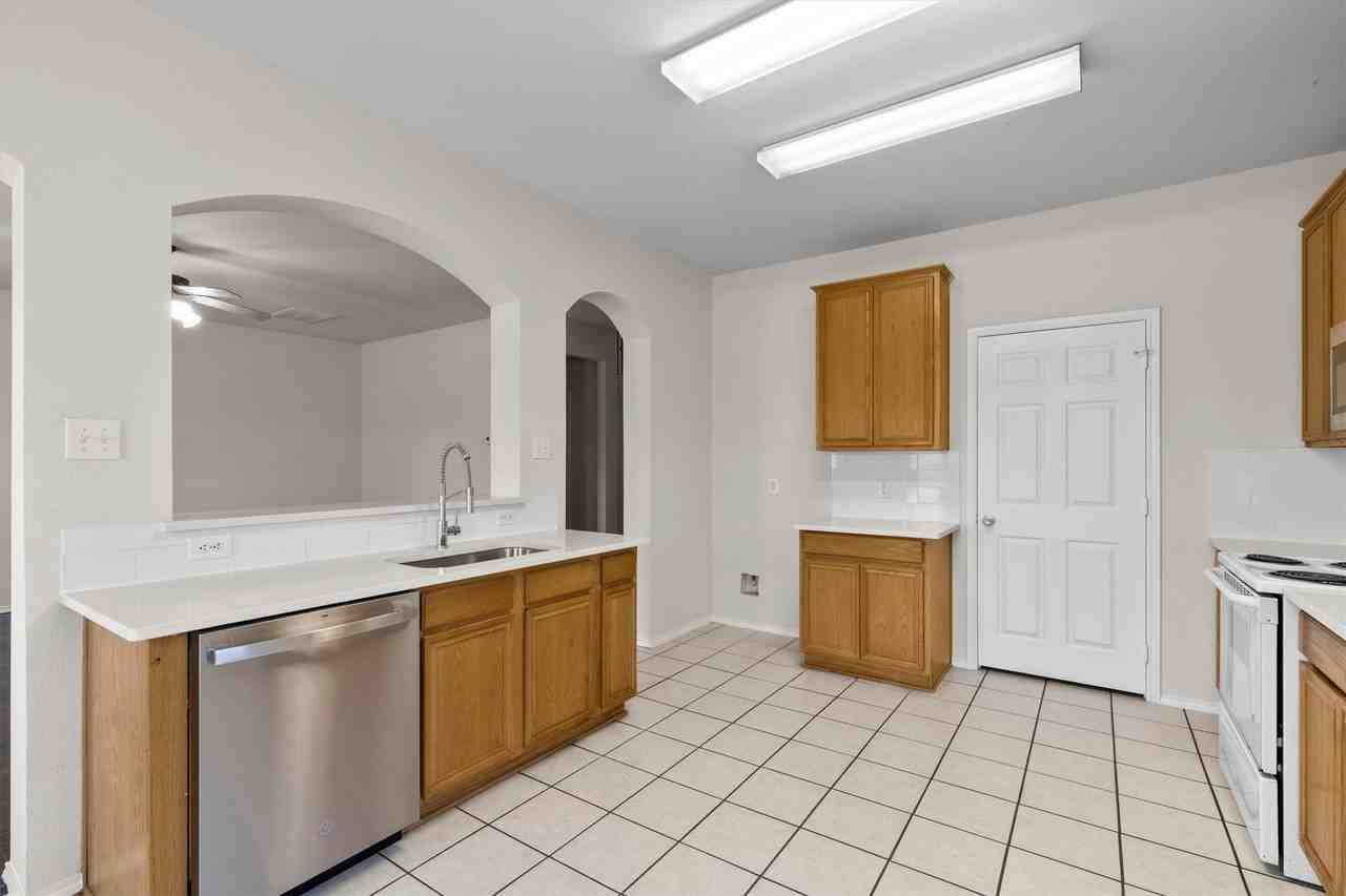 3200 Nandina St - Photo 6 of 21