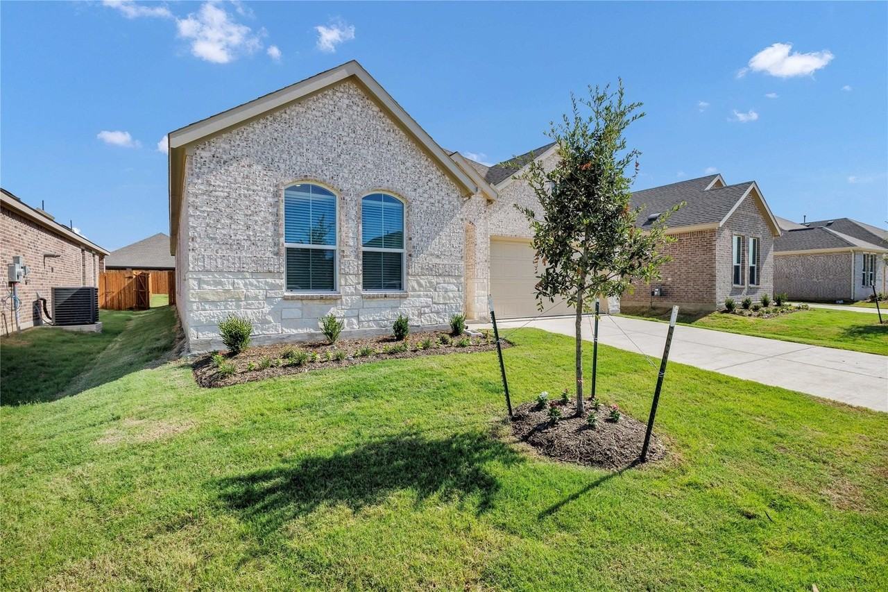 1328 Francesca Dr - Photo 2 of 32