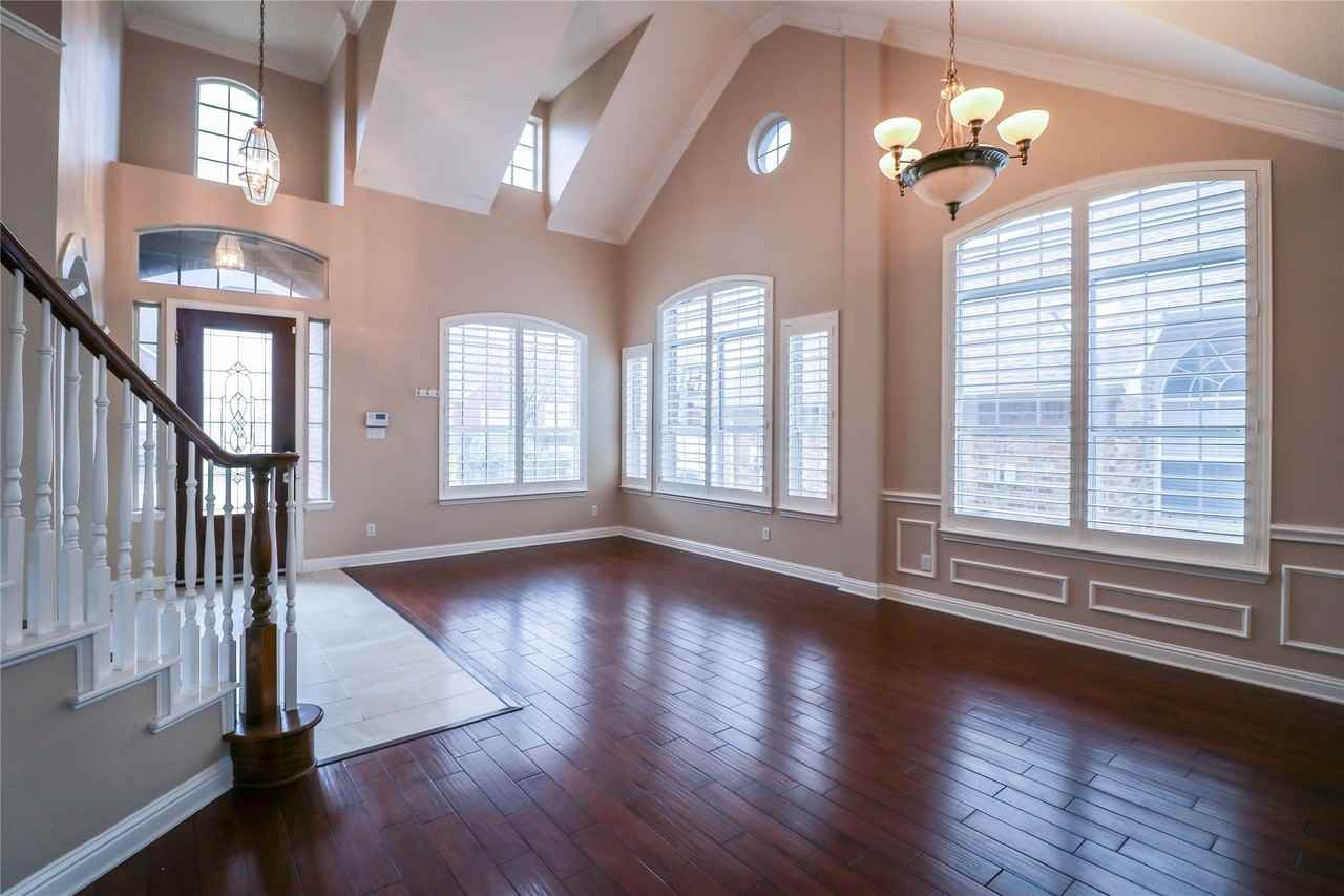 9130 Bottlebrush Ln - Photo 3 of 34