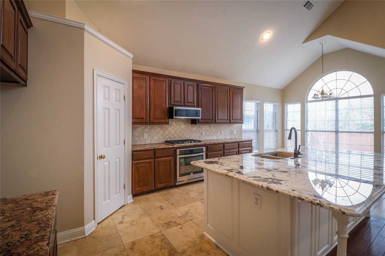 9130 Bottlebrush Ln - Photo 7 of 34