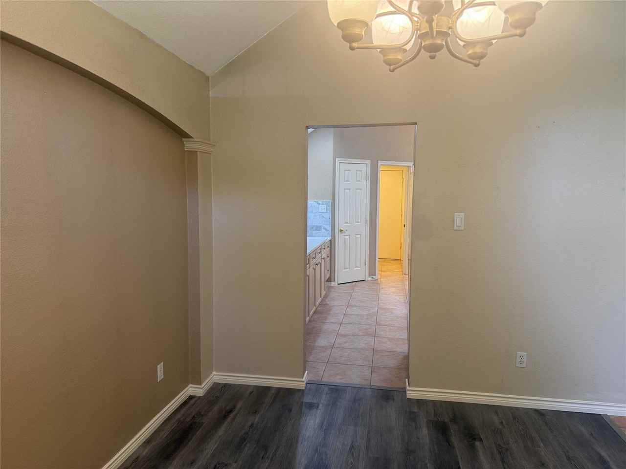 9200 Fairwood Ct - Photo 3 of 28
