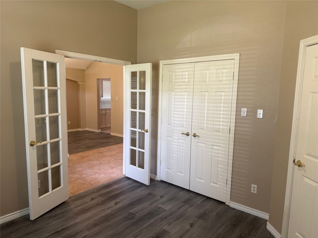 9200 Fairwood Ct - Photo 6 of 28