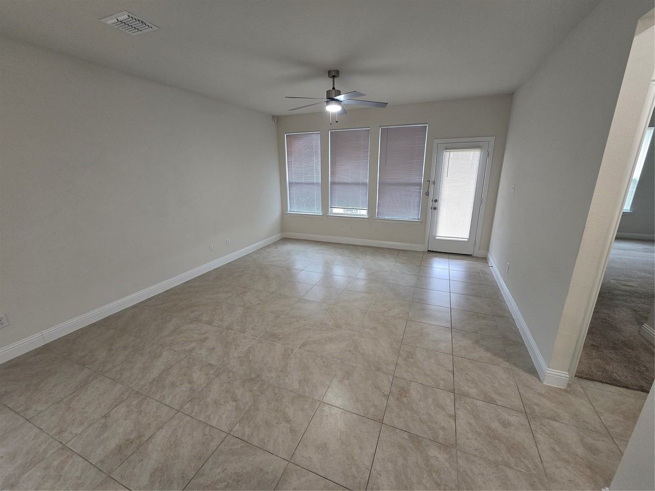 1805 Acosta Dr - Photo 4 of 33