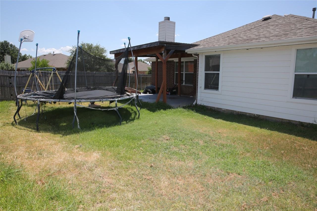 10433 Lake Ter - Photo 6 of 36