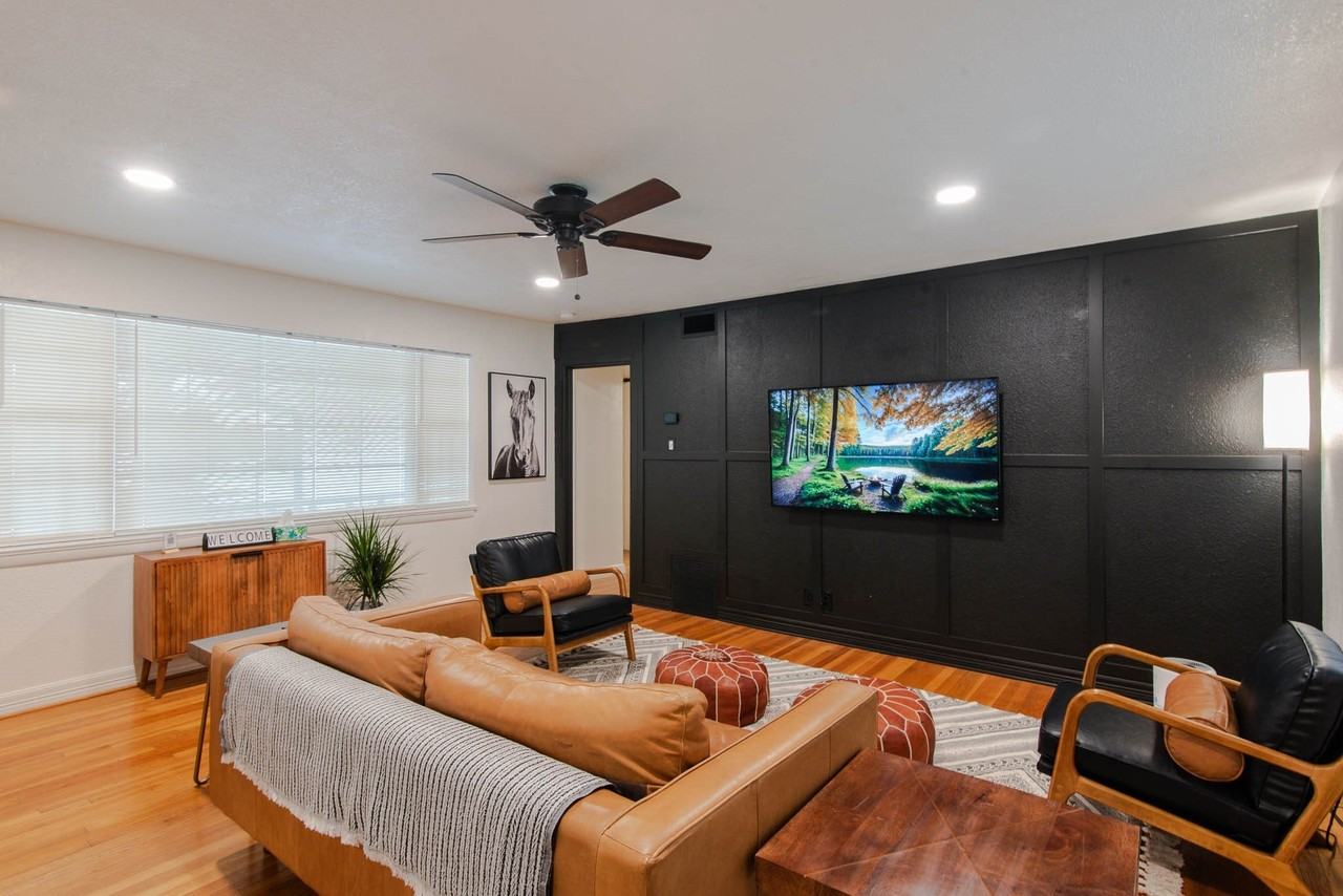 302 Circle Dr - Photo 3 of 11