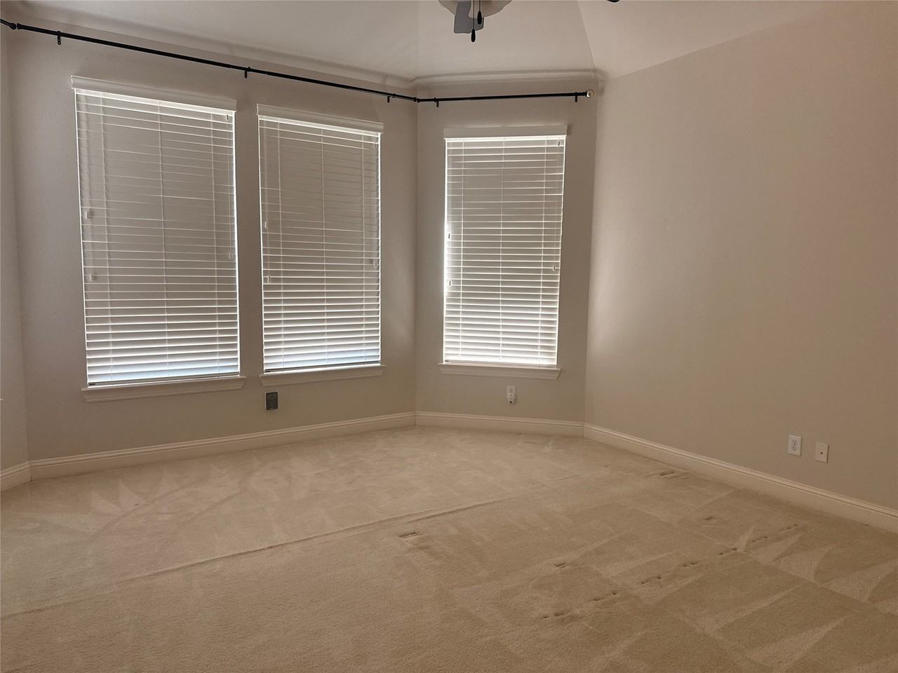 416 Vine St - Photo 6 of 11