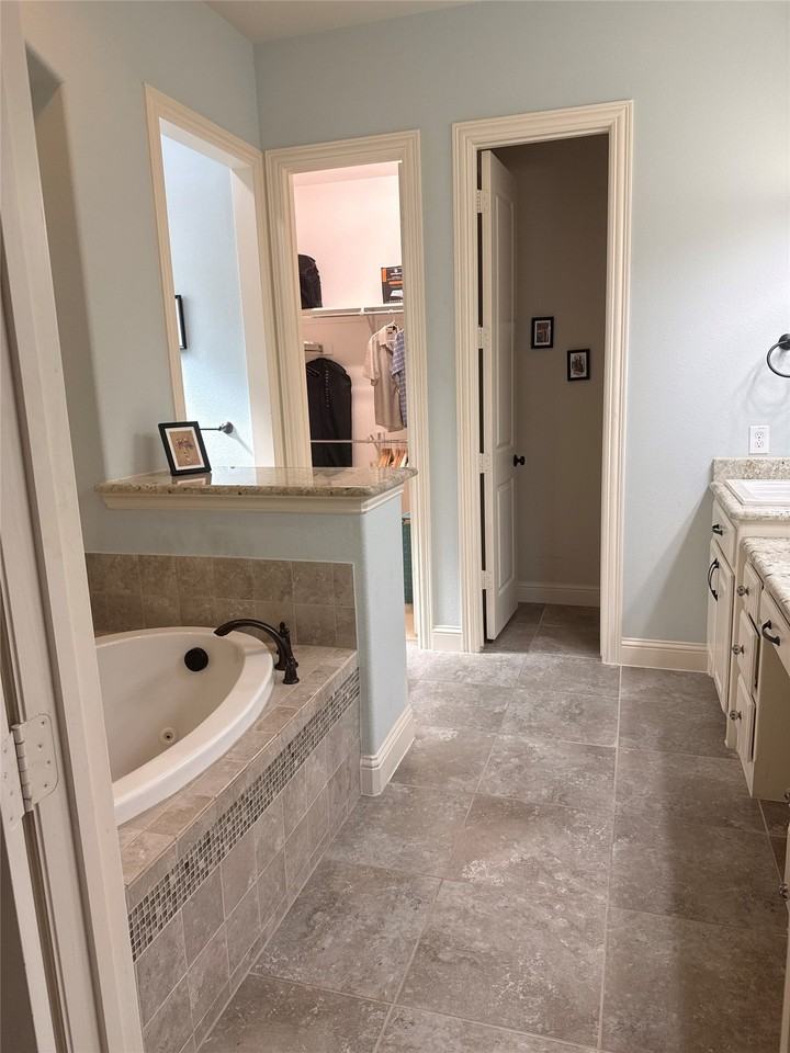 416 Vine St - Photo 7 of 11