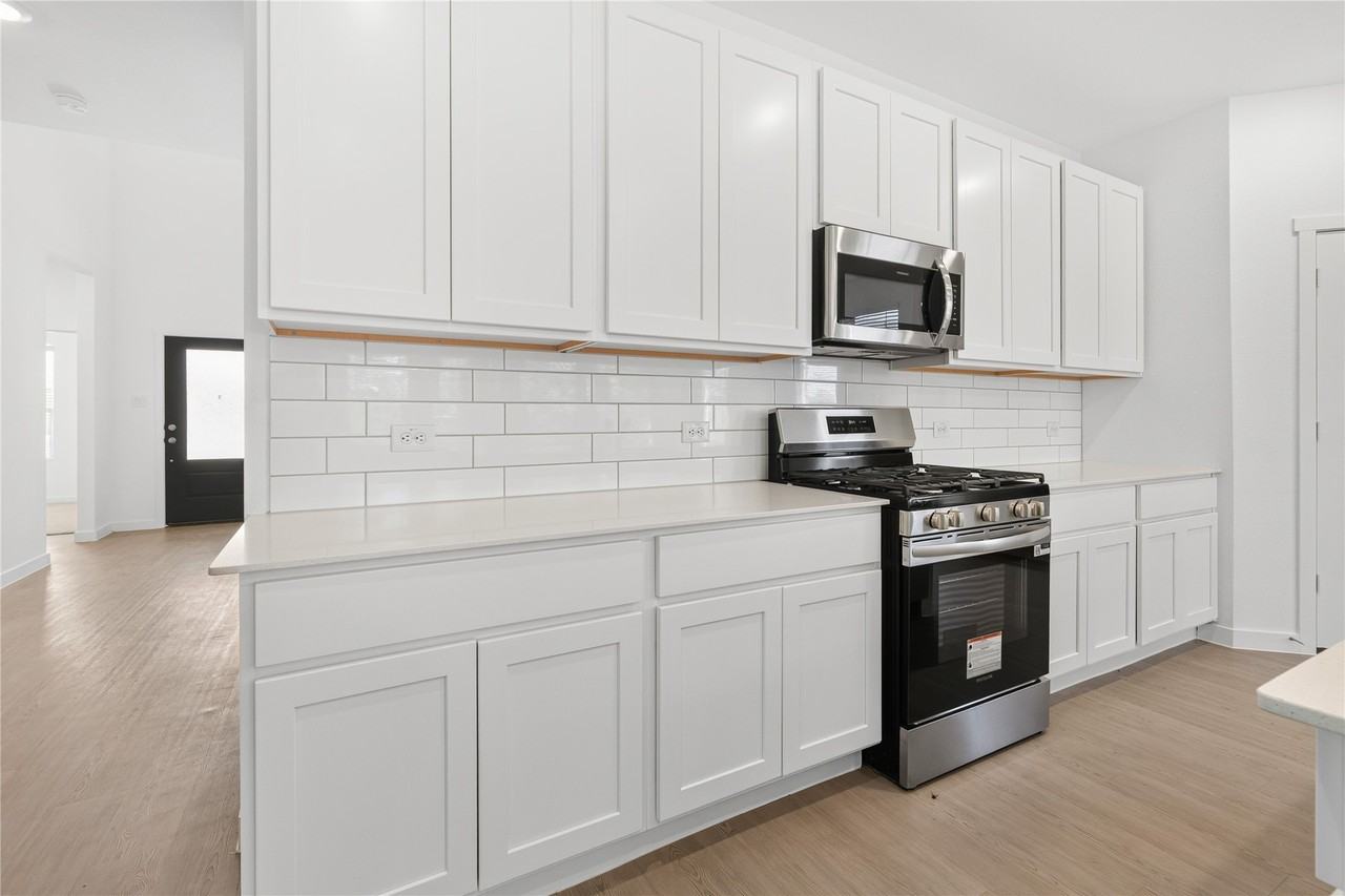 1209 Mistybrook Dr - Photo 5 of 33