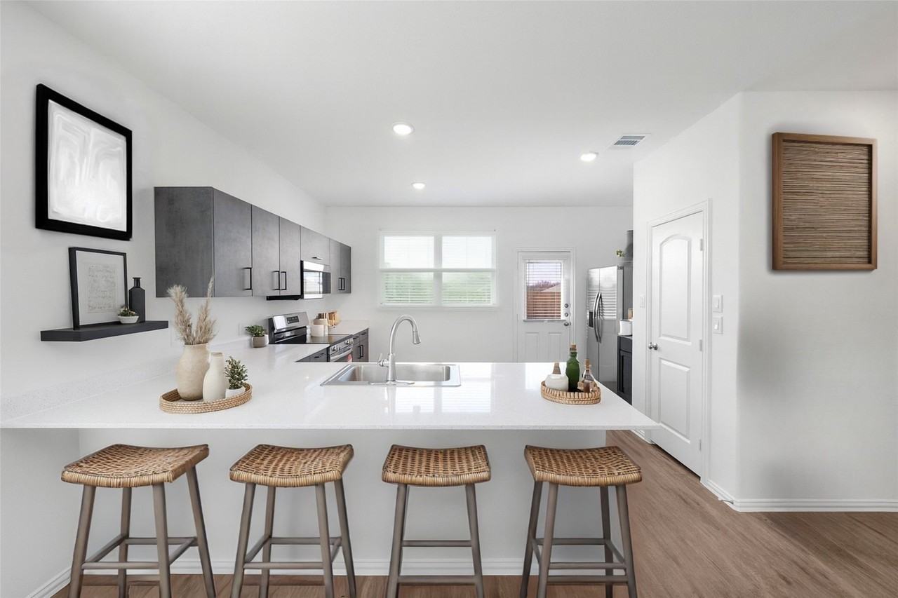 313 Woodlands Blvd - Photo 4 of 20