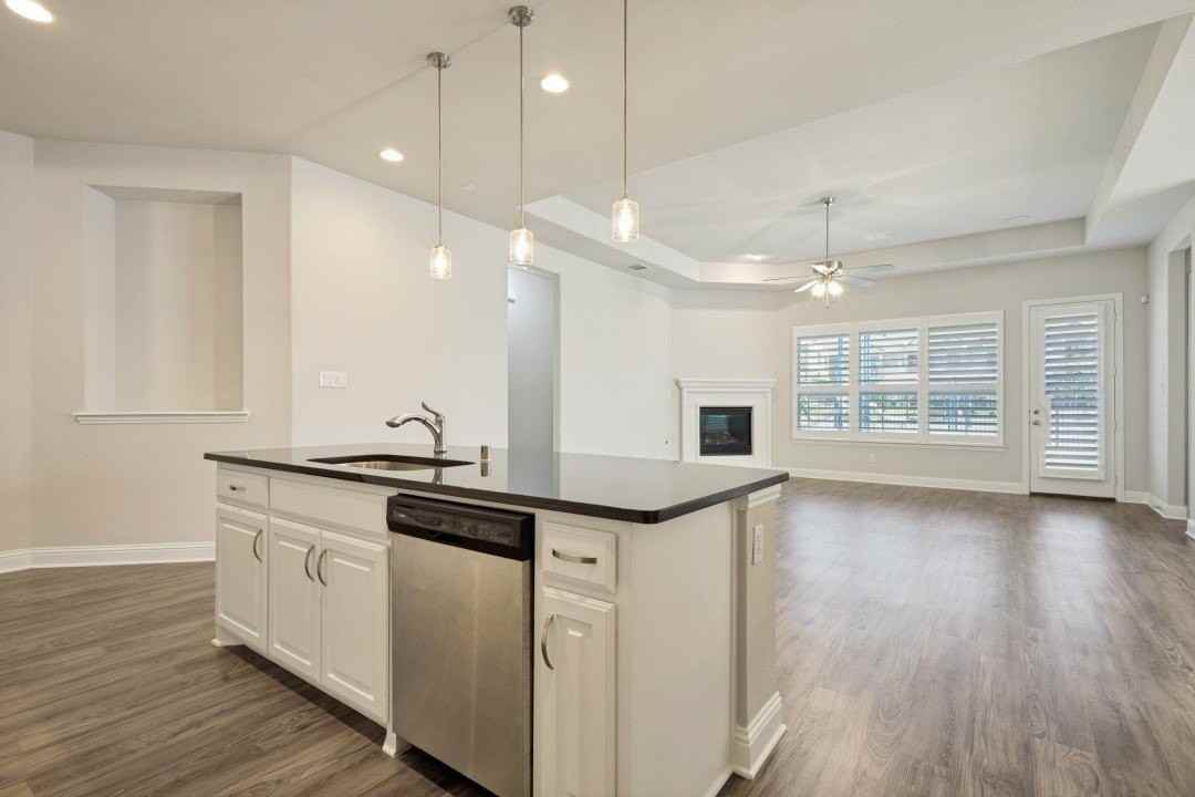 603 Warner Dr - Photo 4 of 12