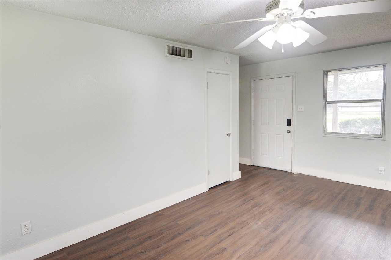 5413 Wedgwood Dr - Photo 4 of 20
