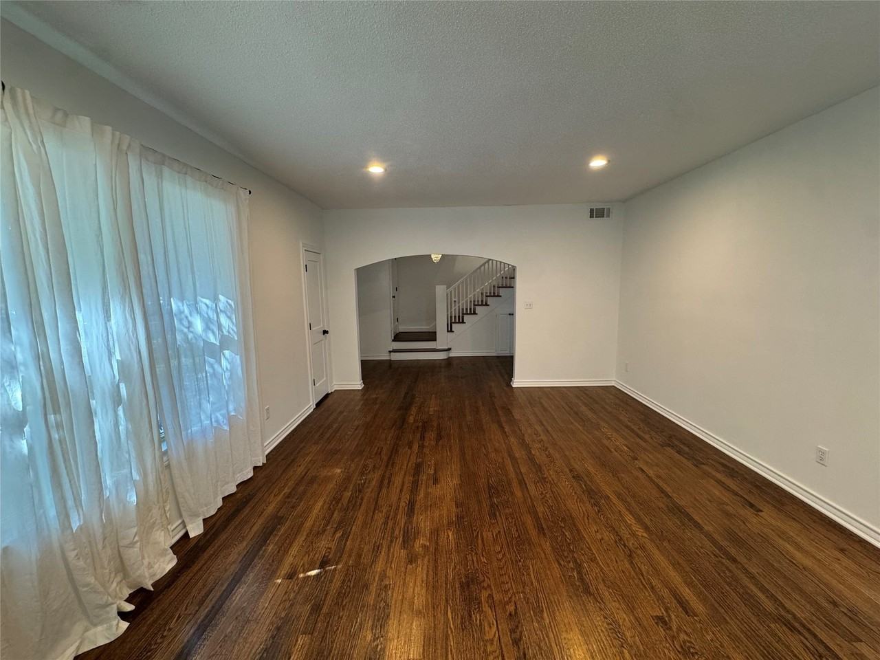 2565 Shirley Ave - Photo 3 of 32