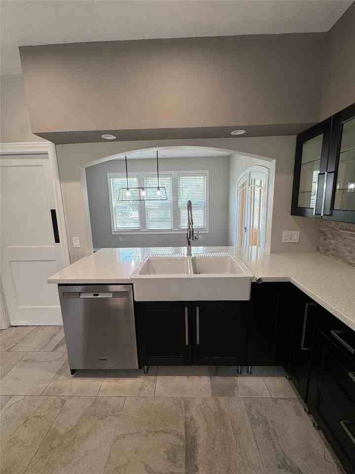 2565 Shirley Ave - Photo 7 of 32