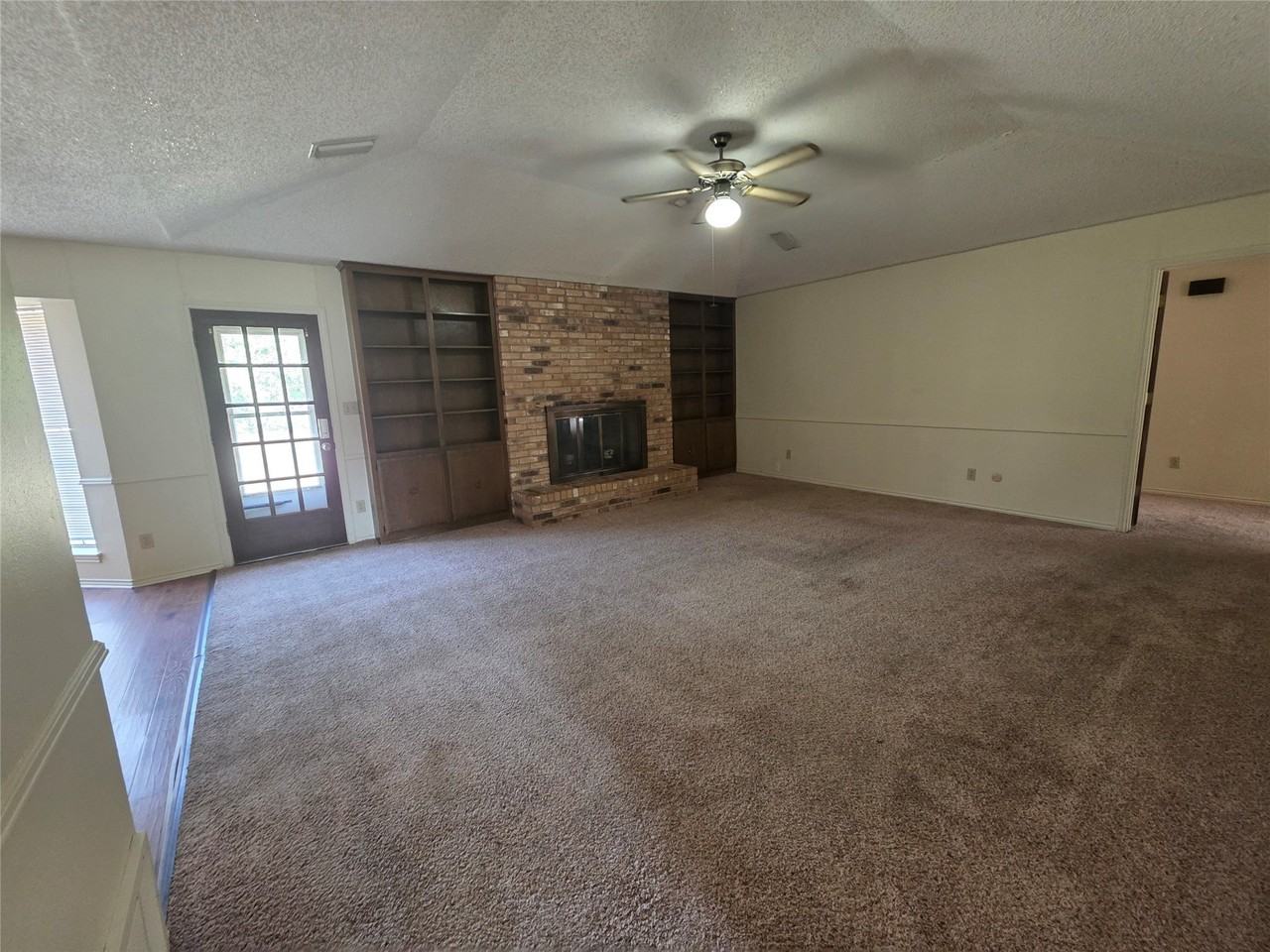 107 Bluebonnet Trl - Photo 2 of 15