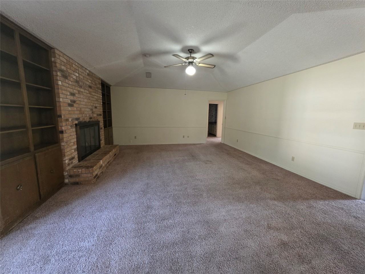 107 Bluebonnet Trl - Photo 3 of 15