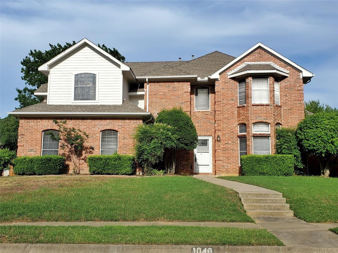 1040 Woodbriar Dr - Photo 2 of 23