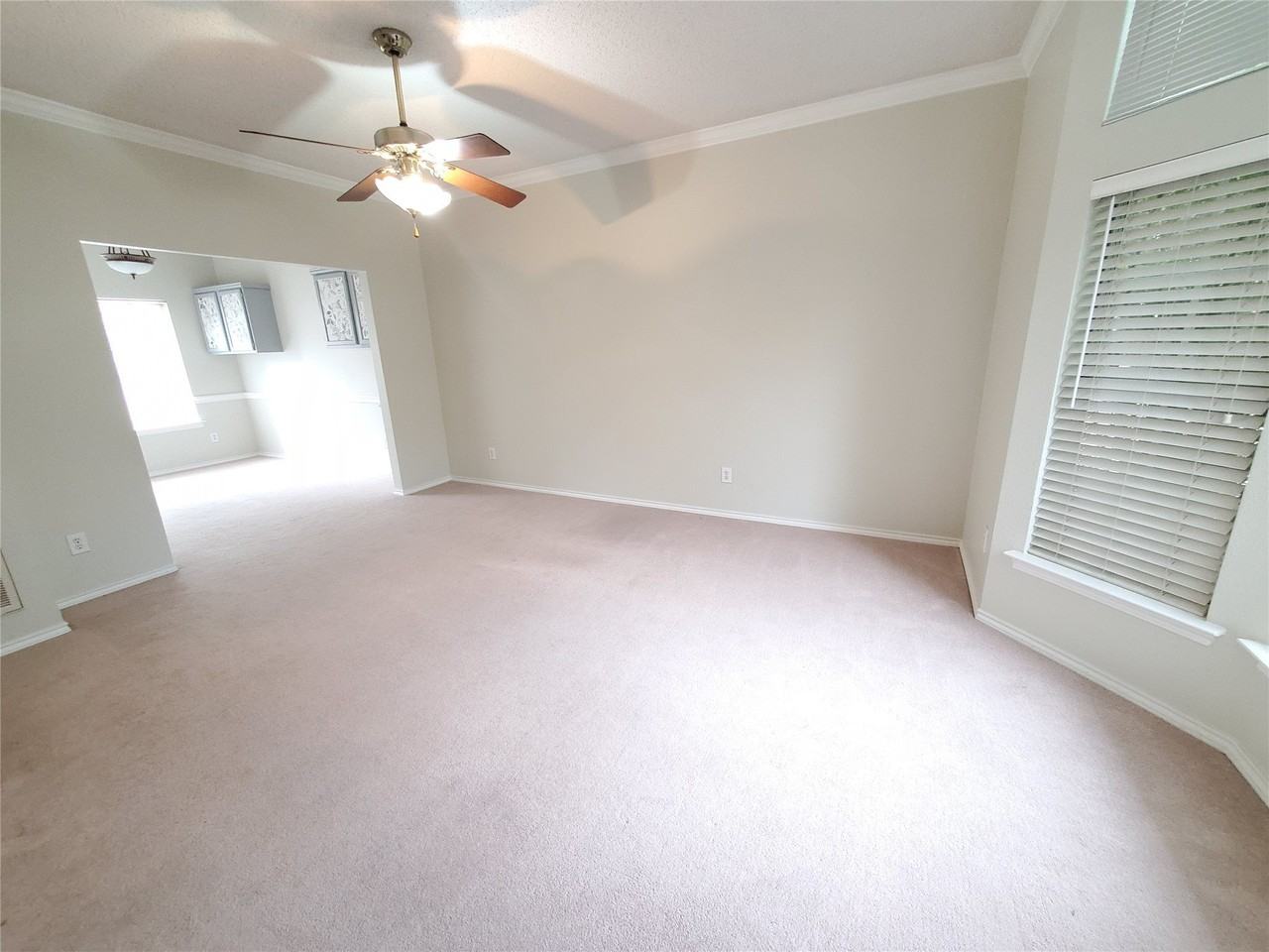 1040 Woodbriar Dr - Photo 5 of 23
