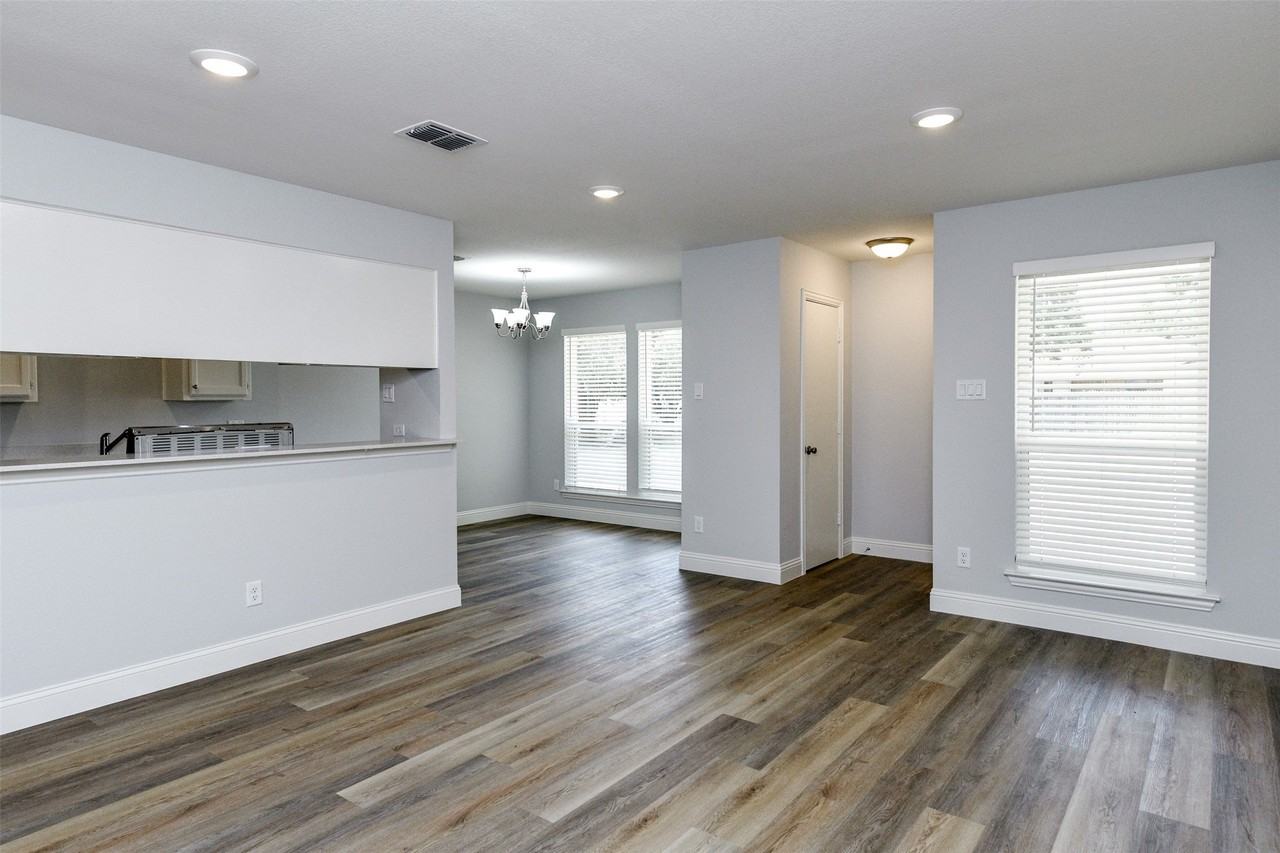 2501 Windy Pine Ln - Photo 6 of 32