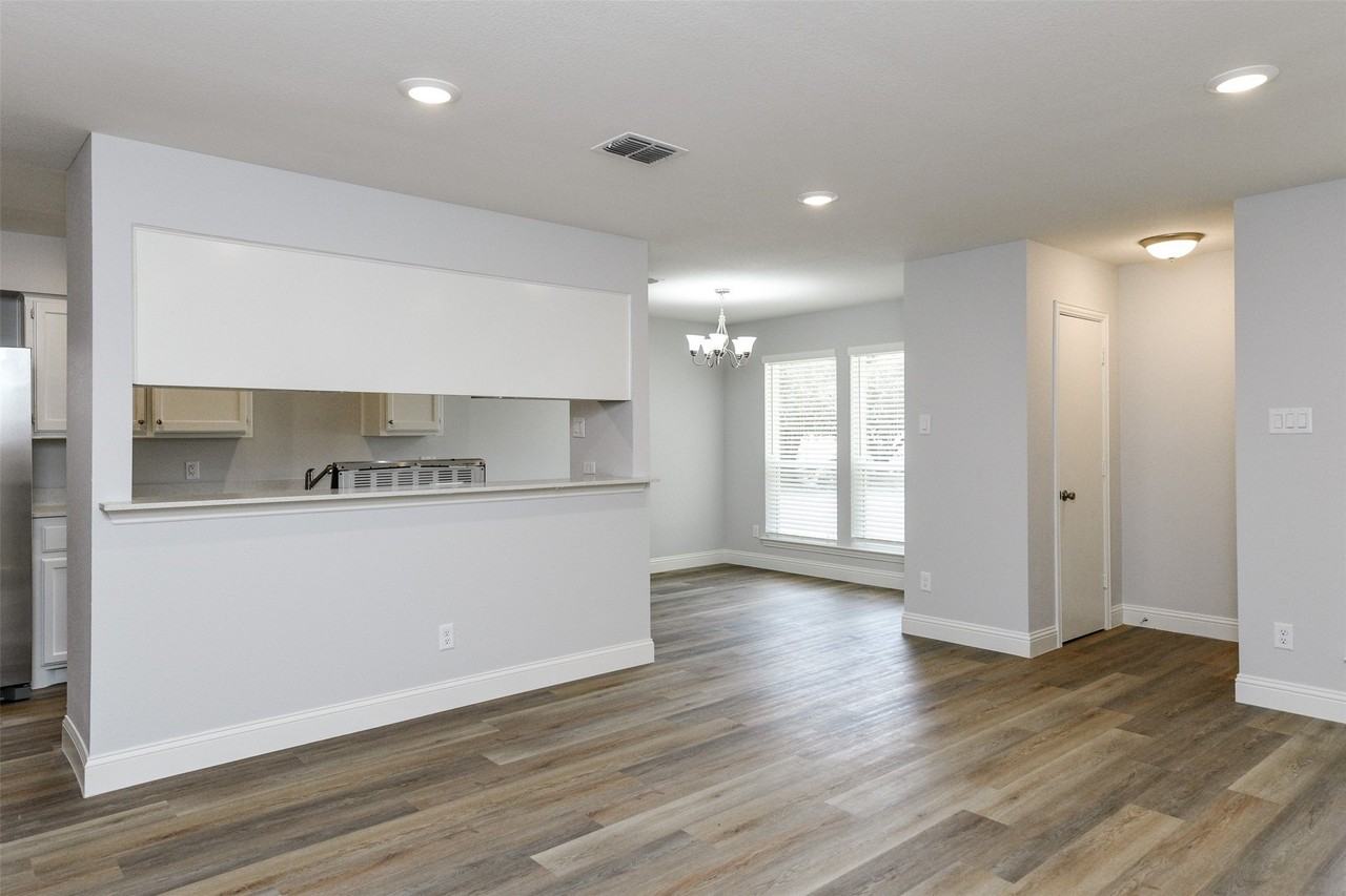 2501 Windy Pine Ln - Photo 7 of 32