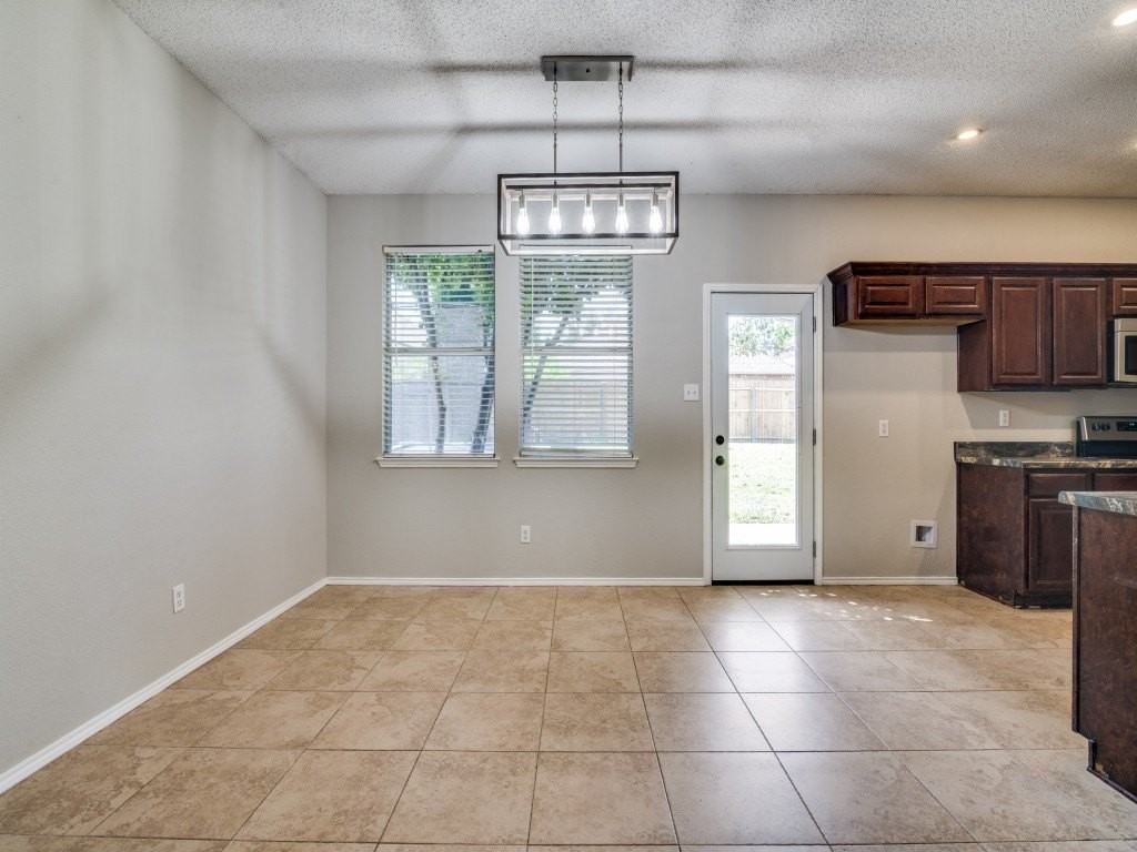 10618 Lansdowne Ln - Photo 4 of 24