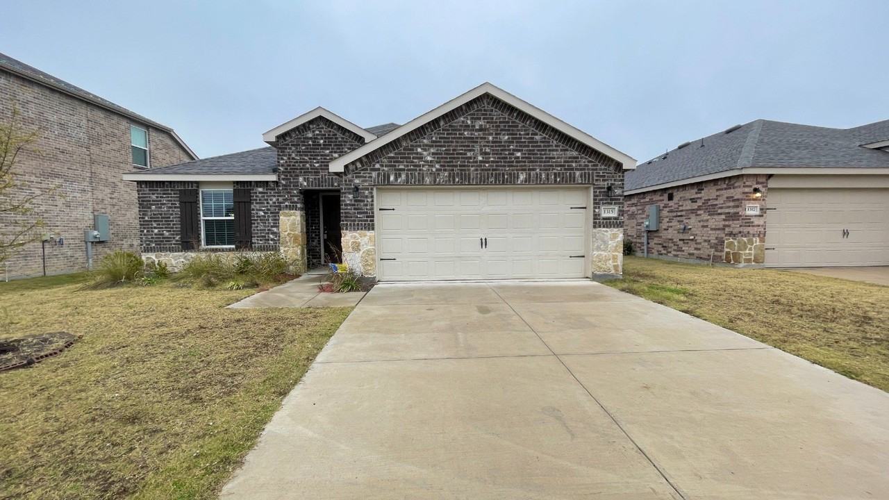 1315 Binfield Dr - Photo 2 of 20