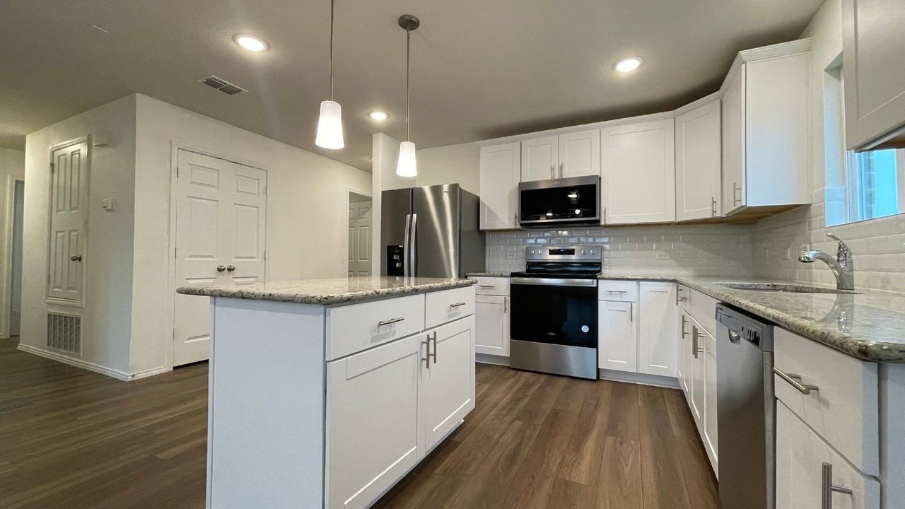 1315 Binfield Dr - Photo 4 of 20