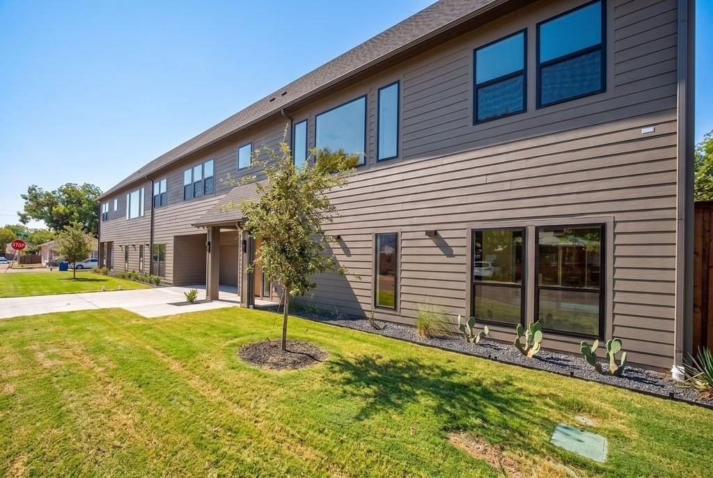 413 Graham Ave - Photo 3 of 27