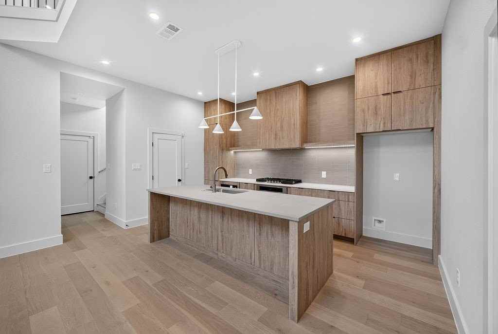 413 Graham Ave - Photo 4 of 27