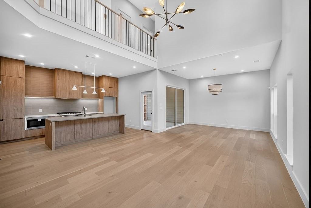 413 Graham Ave - Photo 7 of 27