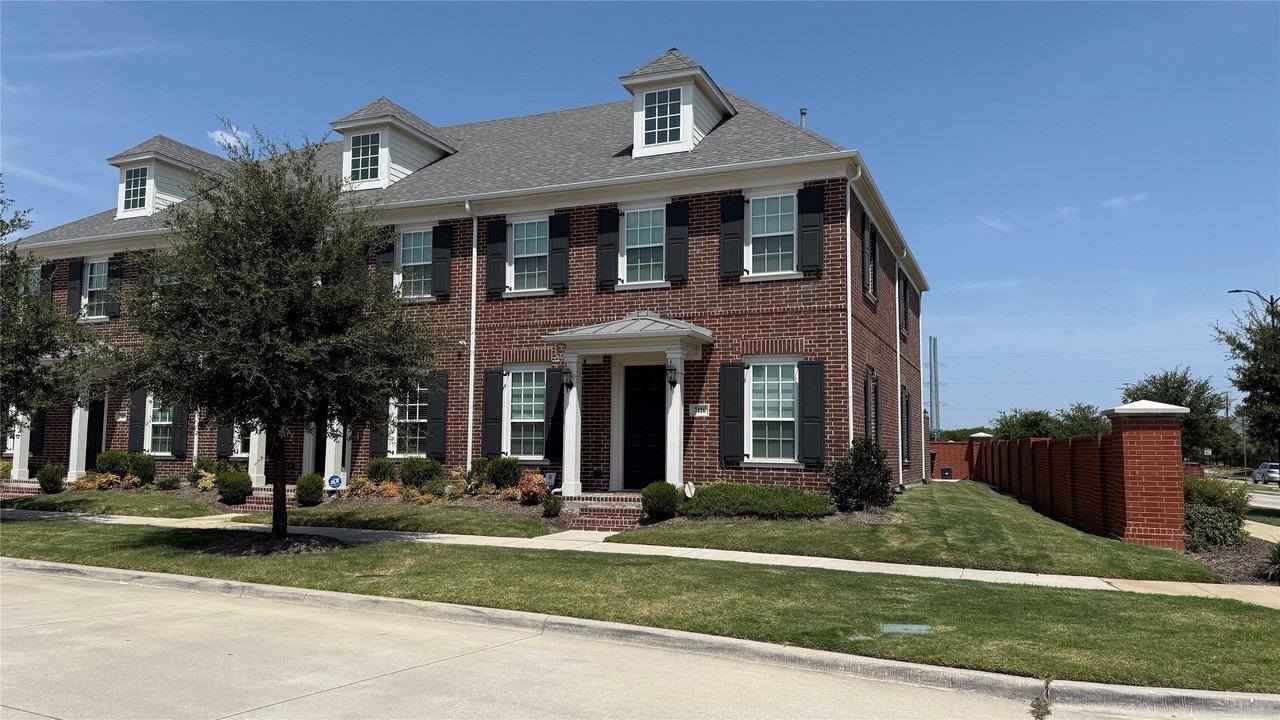 7416 Atlas Dr - Photo 3 of 23