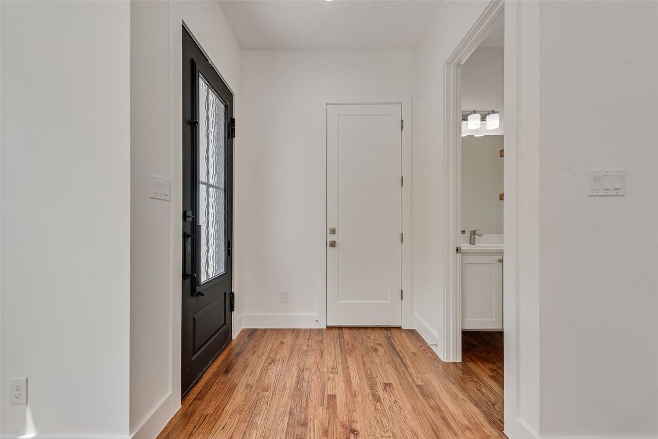 2410 Boyd St - Photo 6 of 22