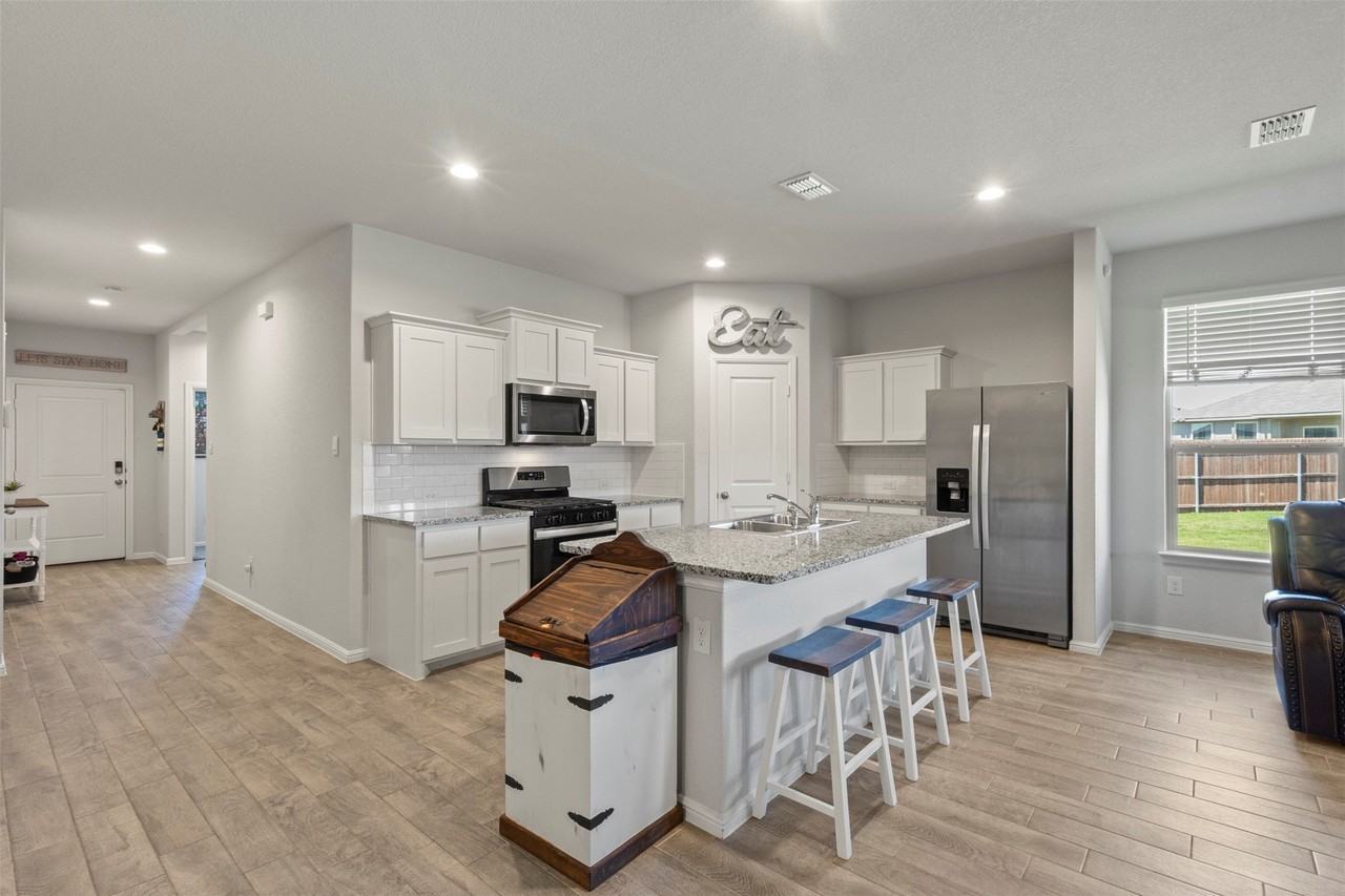 5405 N Wind Ln - Photo 3 of 27