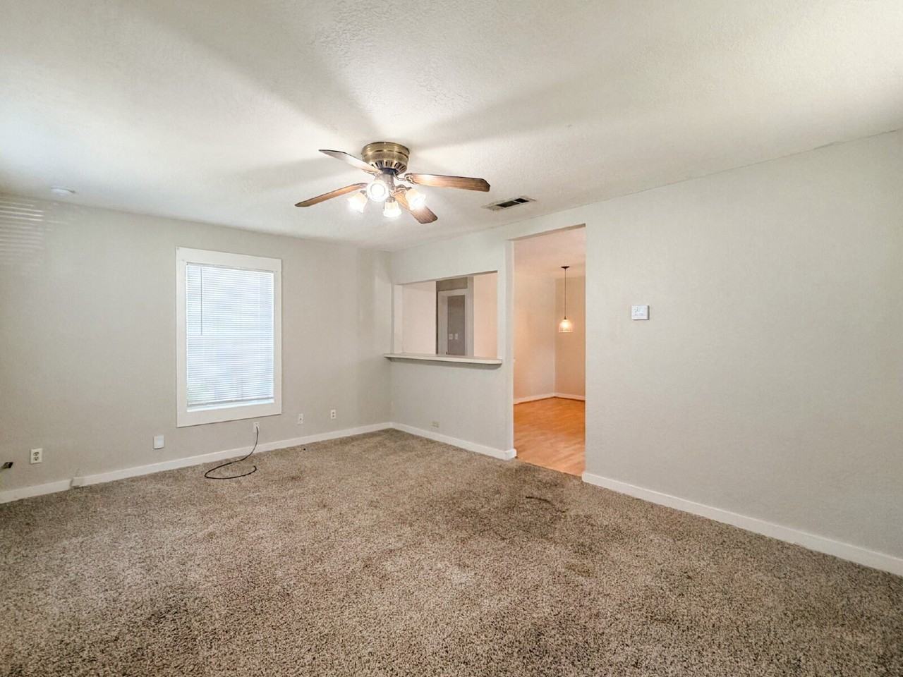 1705 N Robinson St - Photo 4 of 16