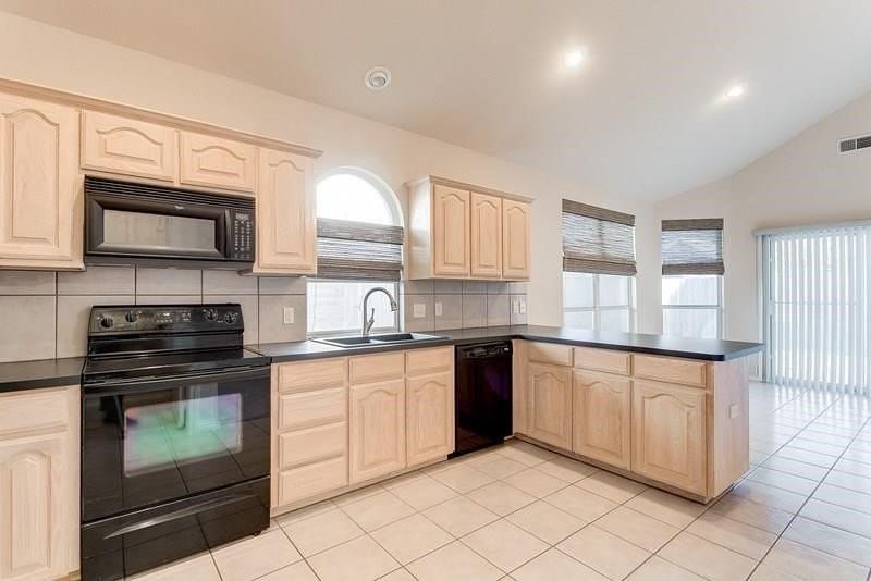 2612 Evening Shade Dr - Photo 2 of 7