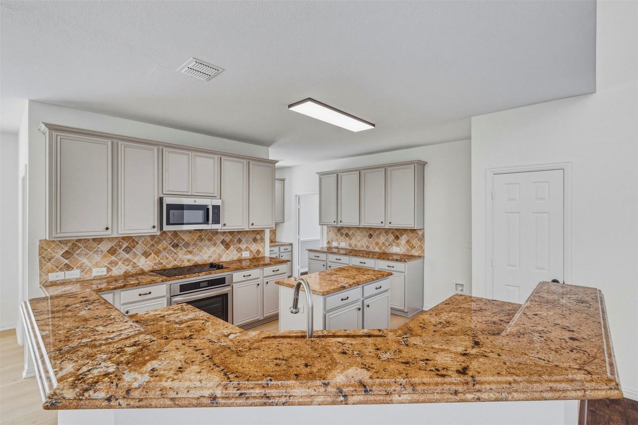 1706 Clear Springs Dr - Photo 7 of 40