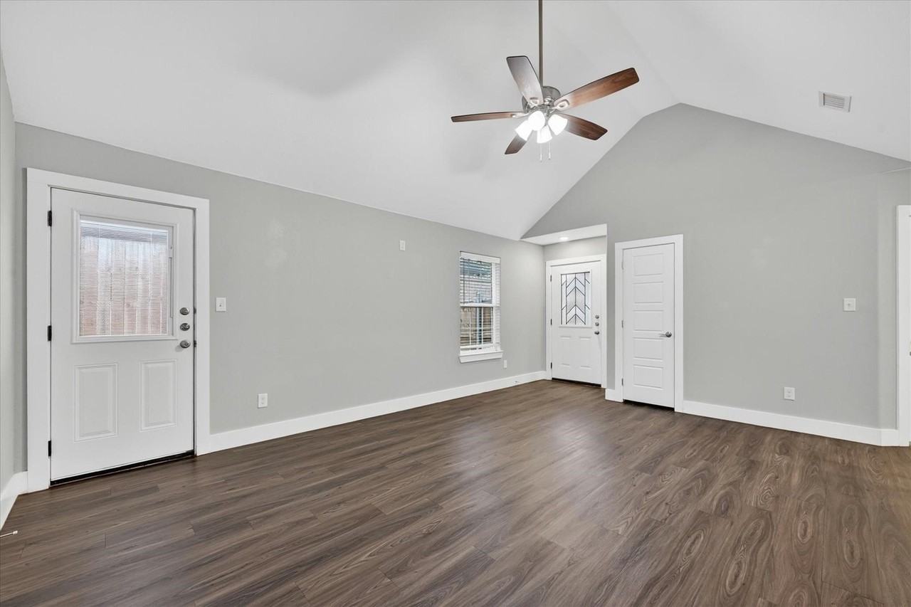 1032 Ray Dr - Photo 2 of 28