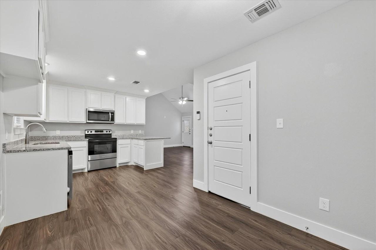 1032 Ray Dr - Photo 4 of 28