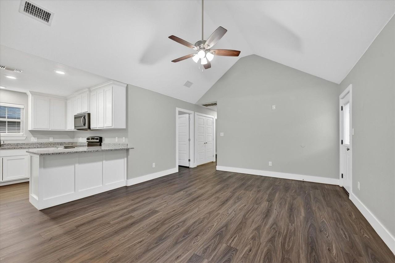 1032 Ray Dr - Photo 5 of 28