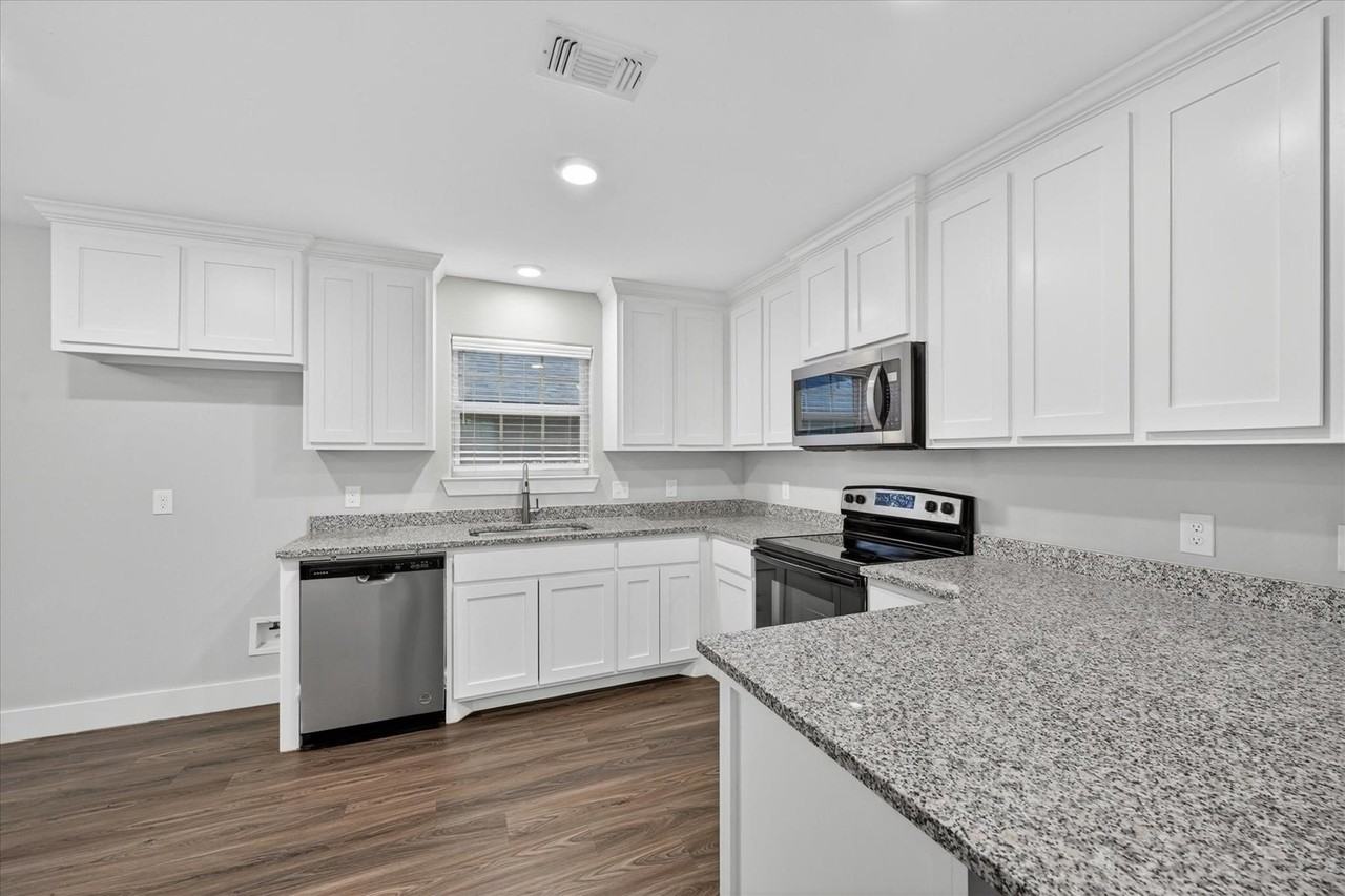 1032 Ray Dr - Photo 6 of 28