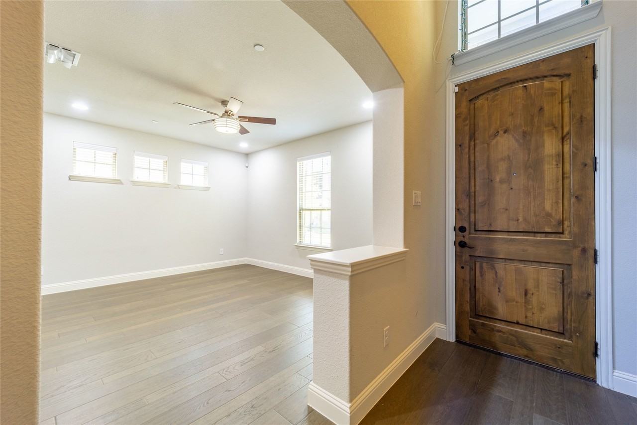 4666 Rhett Ln #E - Photo 2 of 40