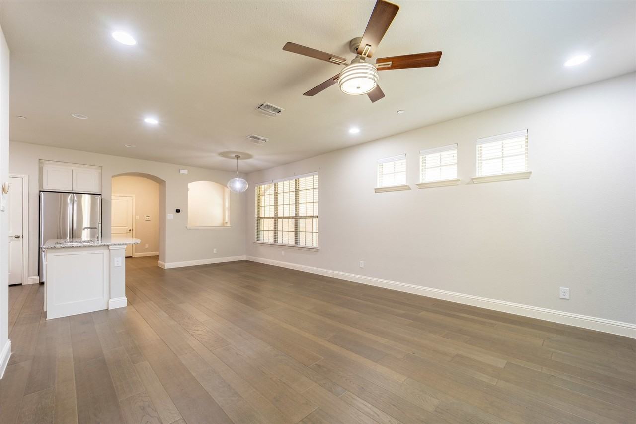 4666 Rhett Ln #E - Photo 3 of 40