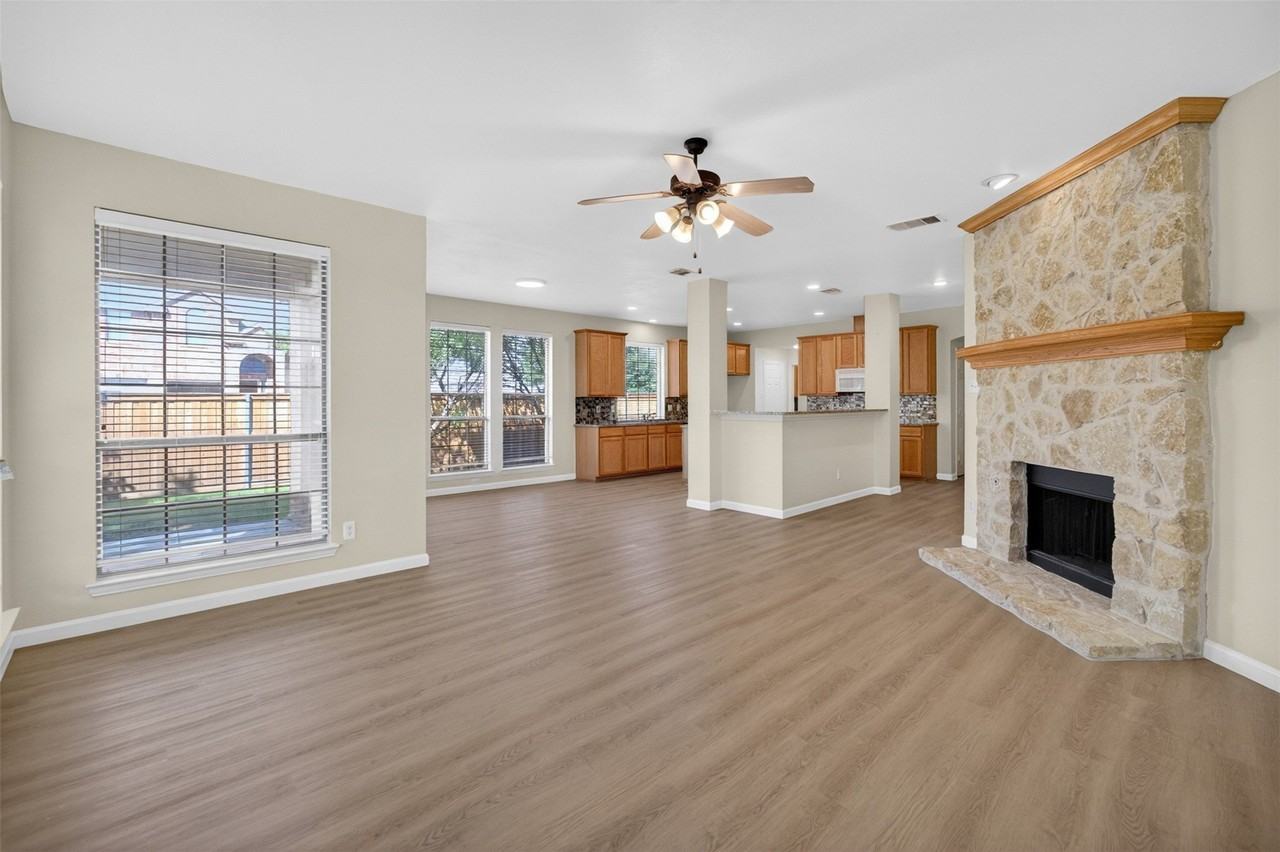 2616 Cove Dr - Photo 5 of 38