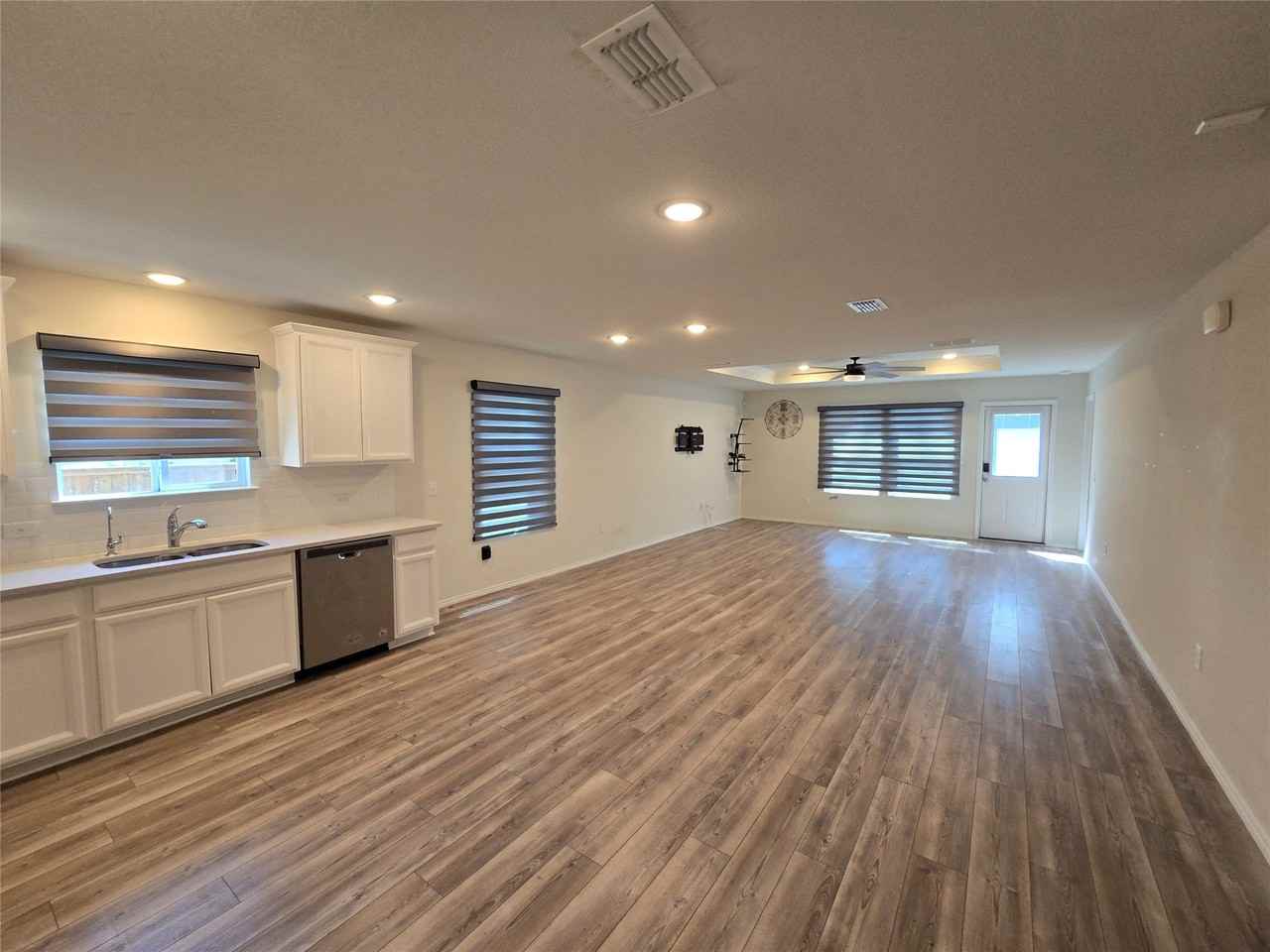 1126 Ainsley Ln - Photo 2 of 20
