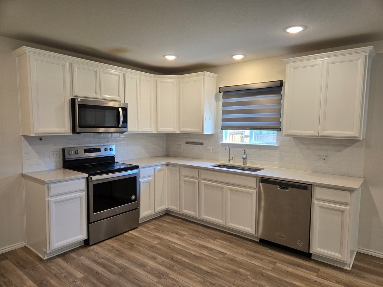 1126 Ainsley Ln - Photo 4 of 20