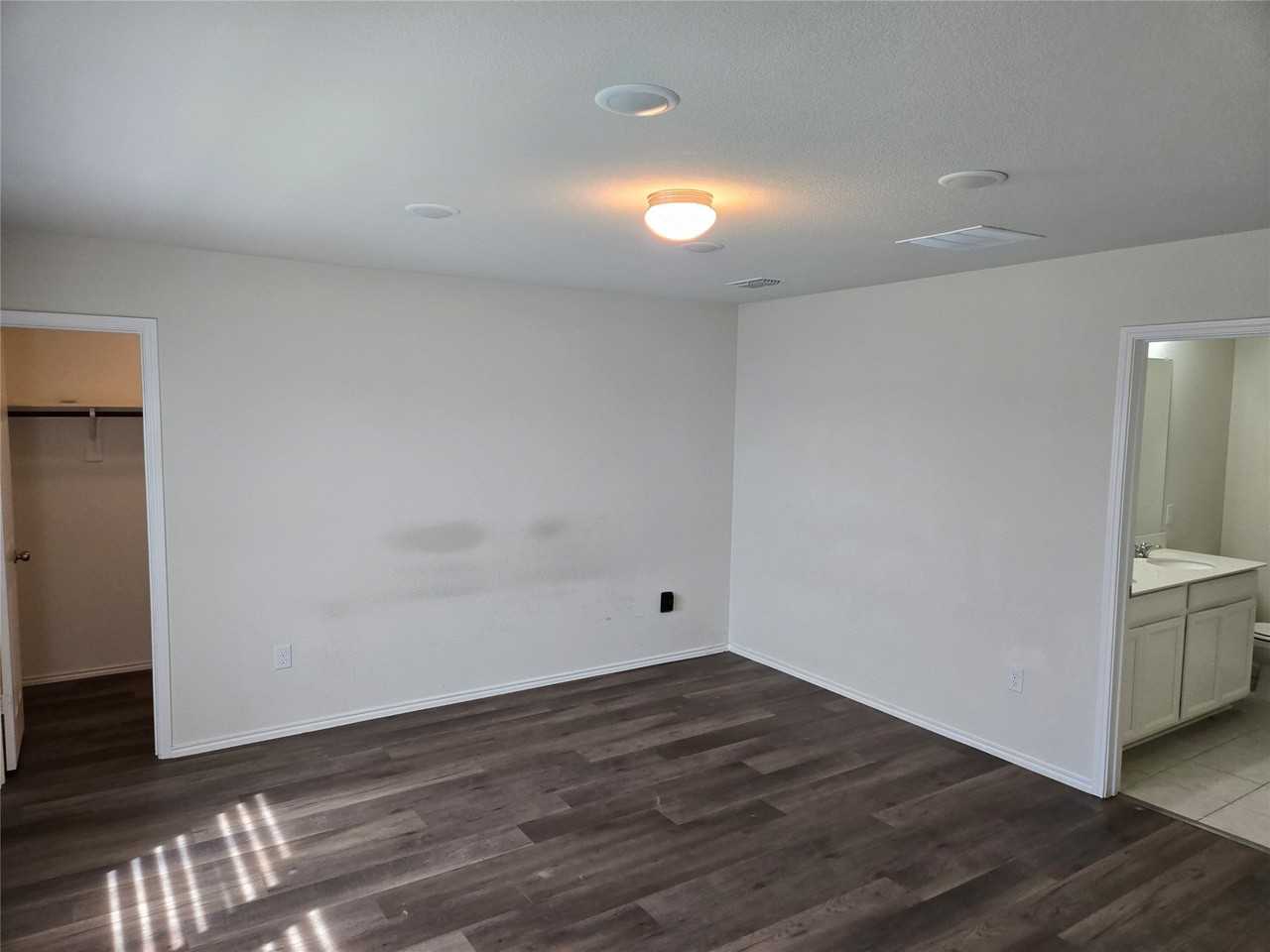 1126 Ainsley Ln - Photo 5 of 20